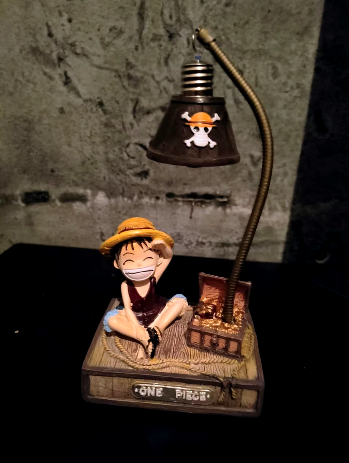 One Piece Desk Lamp - RileyOutlet.com