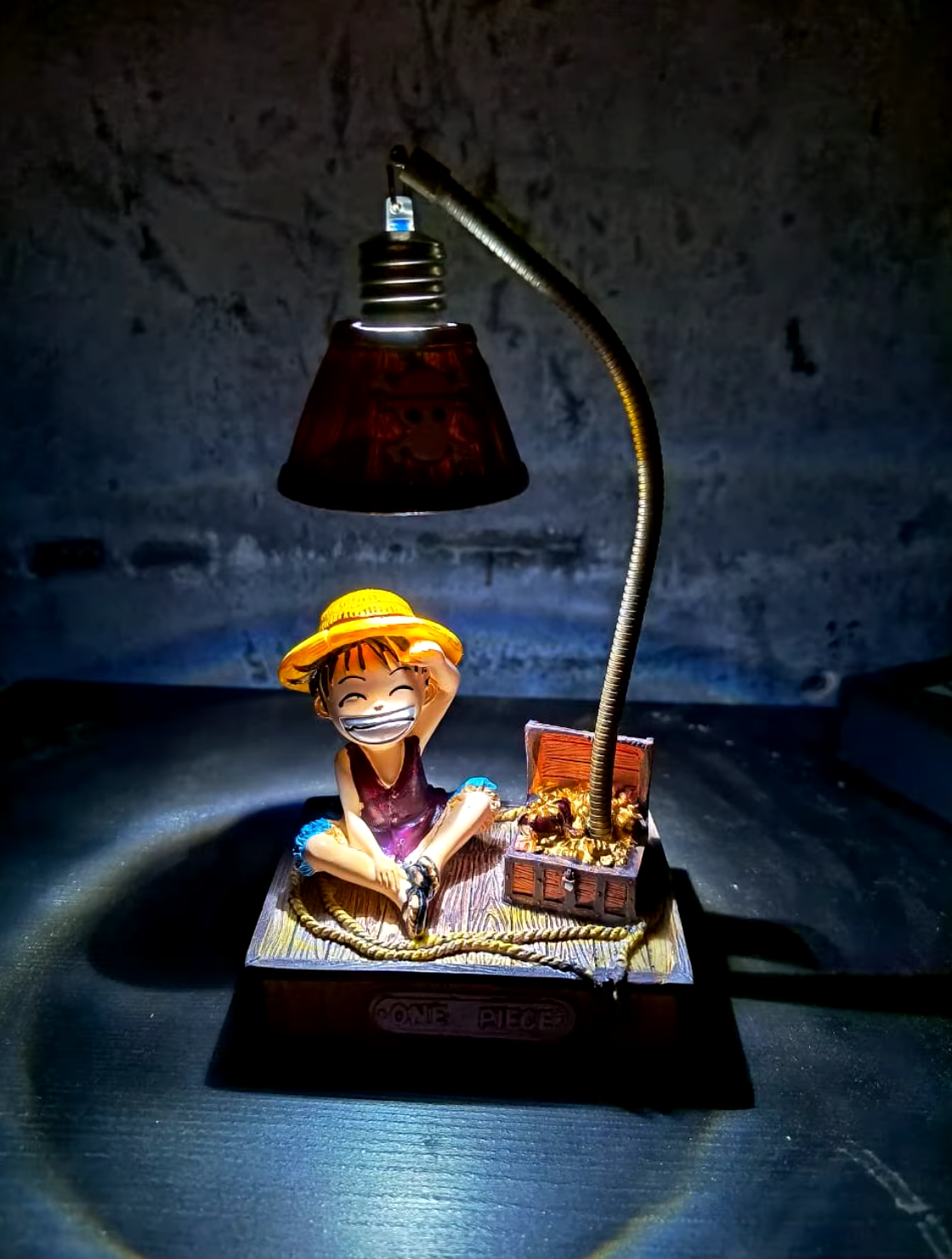 One Piece Desk Lamp - RileyOutlet.com